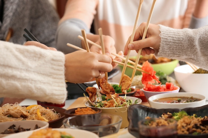 Chinese Dining Etiquette: Traditions, Customs, and Cultural Insights