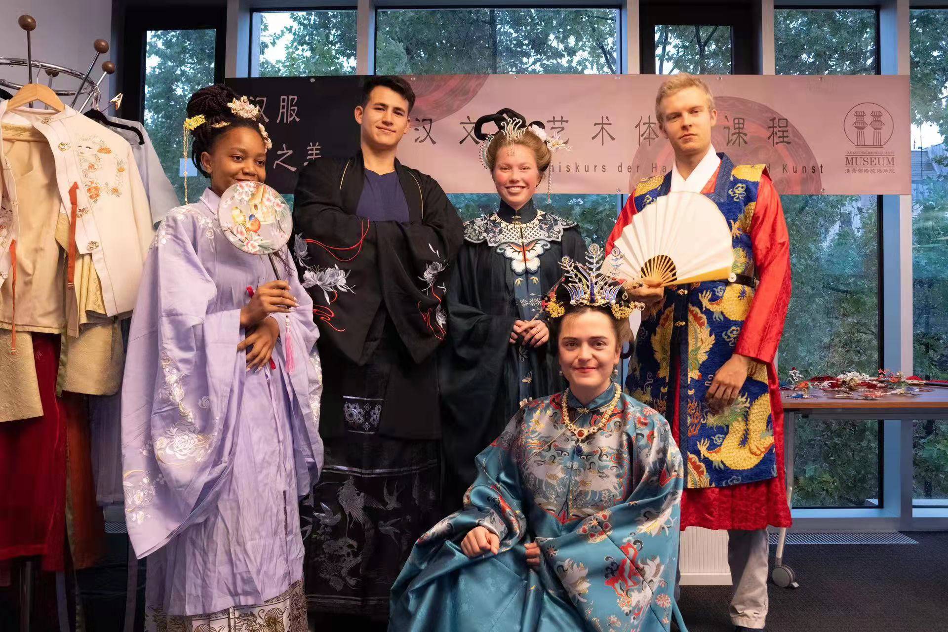 Exploring Traditional Chinese Clothing: History, Culture, and Modern Trends